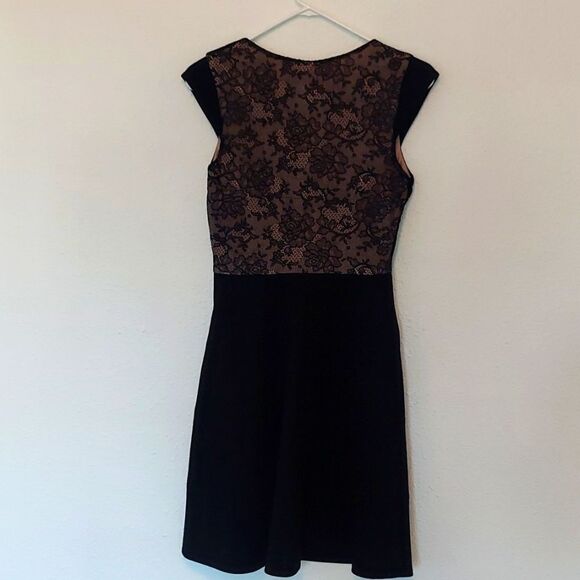 Betsey Johnson Black Lace Dress Size 2 EUC - Picture 2 of 6